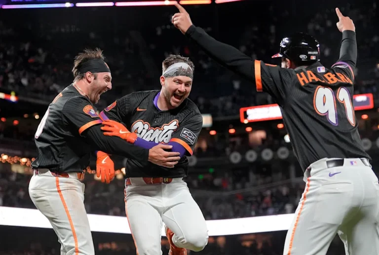 MLB|巨人捕手派翠克創下99年首見紀錄!場內全壘打再見逆轉費城人!