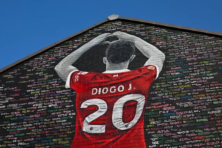 足球｜利物浦英超開幕戰前！足球界悼念若塔與席爾瓦！