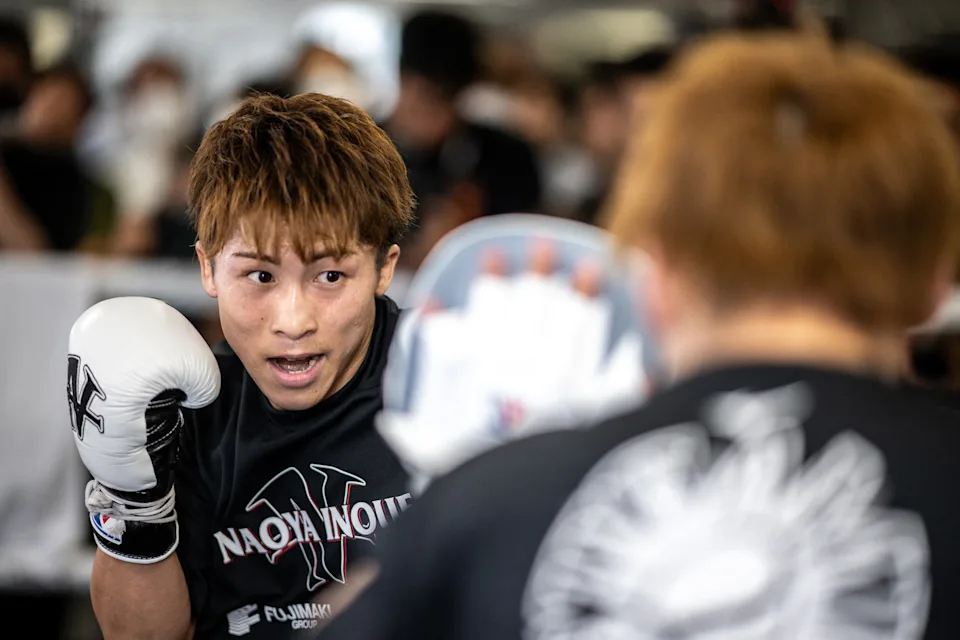日本拳手井上尚彥（Naoya Inoue）在備戰 2025 年 9 月 2 日對陣烏茲別克拳手穆羅德尊·阿赫馬達利耶夫（Murodjon Akhmadaliev）的超次羽量級世界冠軍戰前，參加了一場訓練課。