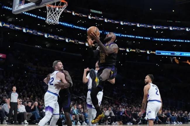 NBA｜LeBron James的第23季新里程，湖人大敗爵士慶歸來