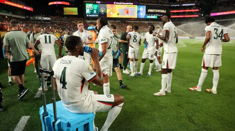 2026年世界盃的每場比賽將在每個半場的中段強制實施三分鐘的「補水暫停」(hydrationbreaks)(photo by bbc)