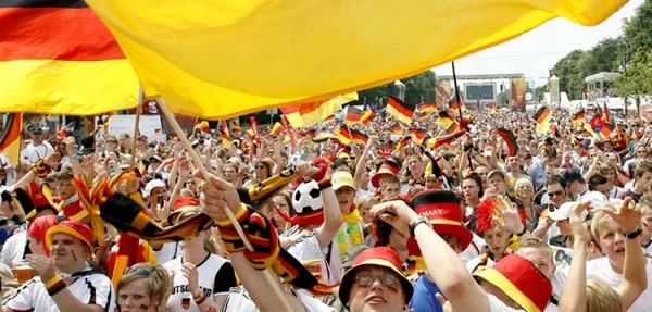 2006年德國Fanmeile創造了相當盛大的球迷盛典(photo：welt)/球爺嘴球