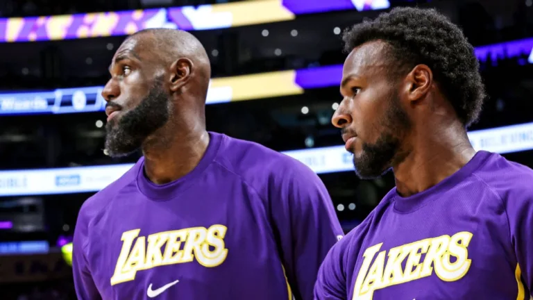 LeBron James肯定Bronny對首次季後賽的準備 父子同場成焦點