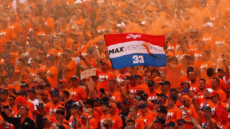 Orange Army完整解析：Max Verstappen背後的橙色風暴(photo：F1官網)/球爺嘴球