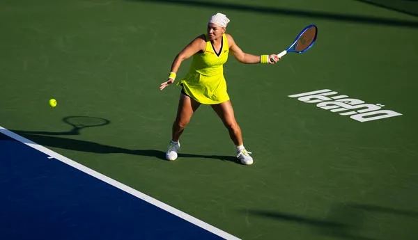 Diana Shnaider在組合中扮演相對冷靜控球的角色(photo:wtatennis)/球爺嘴球