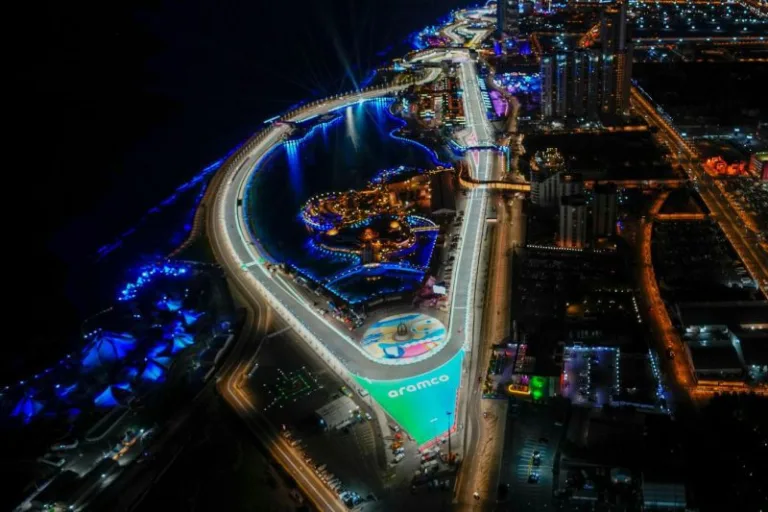 F1|吉達濱海賽道全解析:速度與危險並存的夜間搏鬥(photo:F1官網)/球爺嘴球