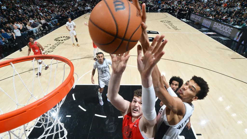 斑馬創下季後賽單場12阻攻紀錄。(photo：ESPN)/球爺嘴球