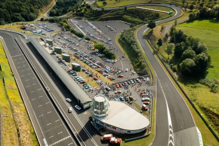 F1|沙拉德賽道全解析:火山群間的法國紐柏林狂想曲(photo:F1官網)/球爺嘴球