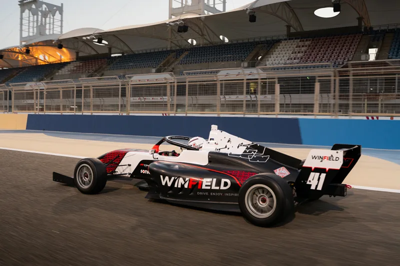 溫菲爾德賽車學校(photo:F1官網)/球爺嘴球