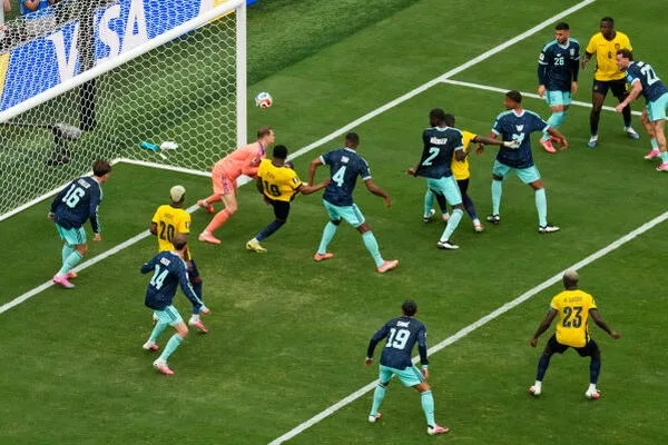 德國幾乎是處於保守防禦狀態並無積極爭搶中場(photo:apnews)/球爺嘴球