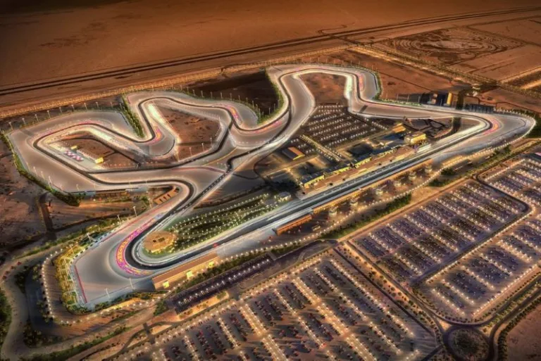 F1|羅賽爾國際賽道全解析:中東沙漠中的極速夜明珠(photo:F1官網)/球爺嘴球