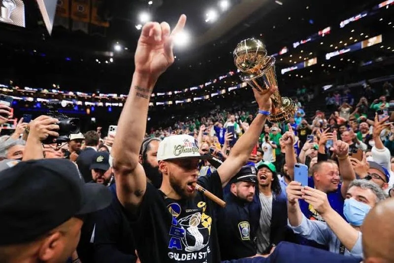 Stephen Curry三分洪流開啟勇士王朝